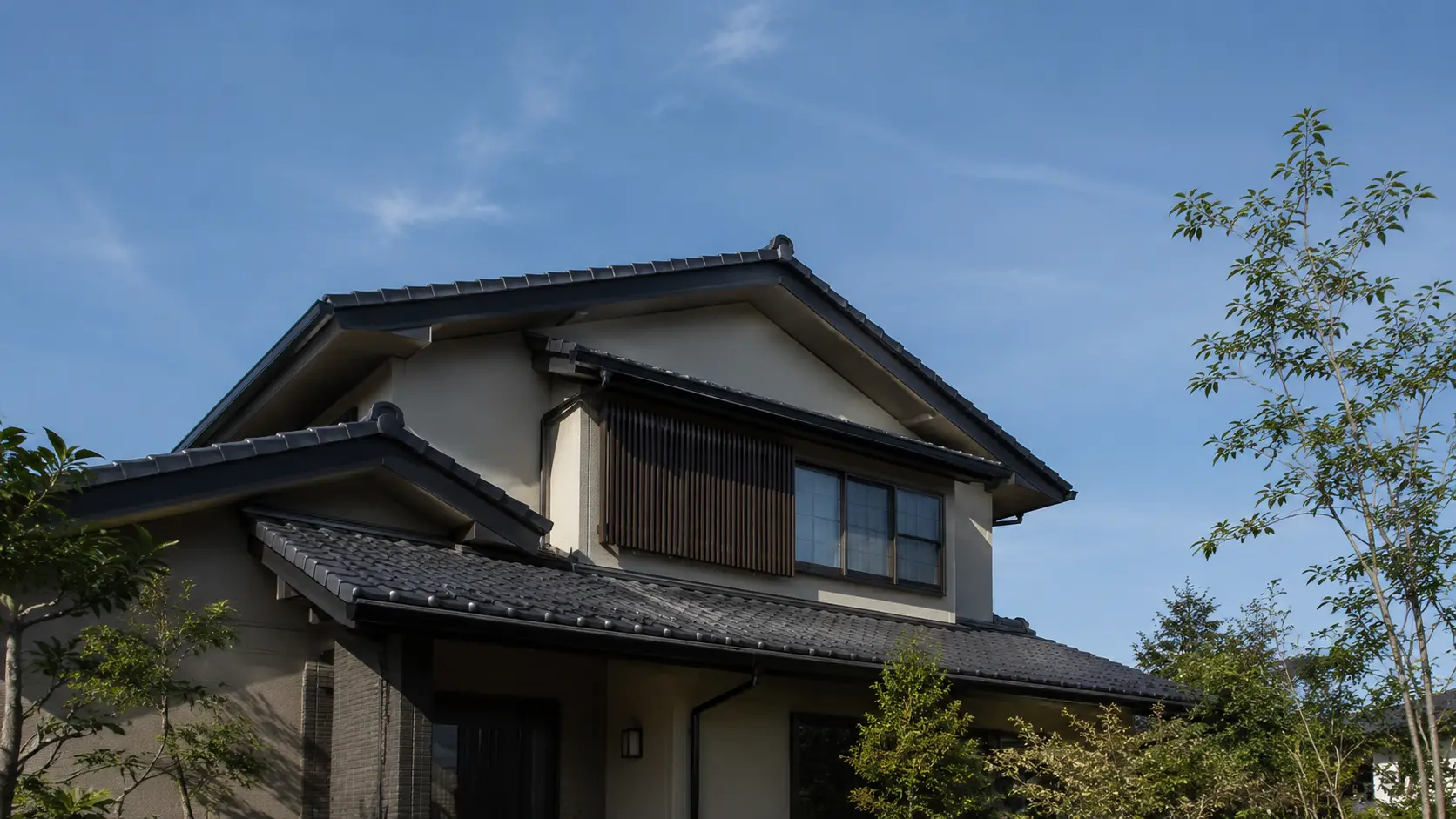 住まいの点検をするスタッフ